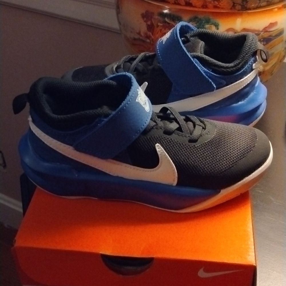 Nike - Picture 2 of 7